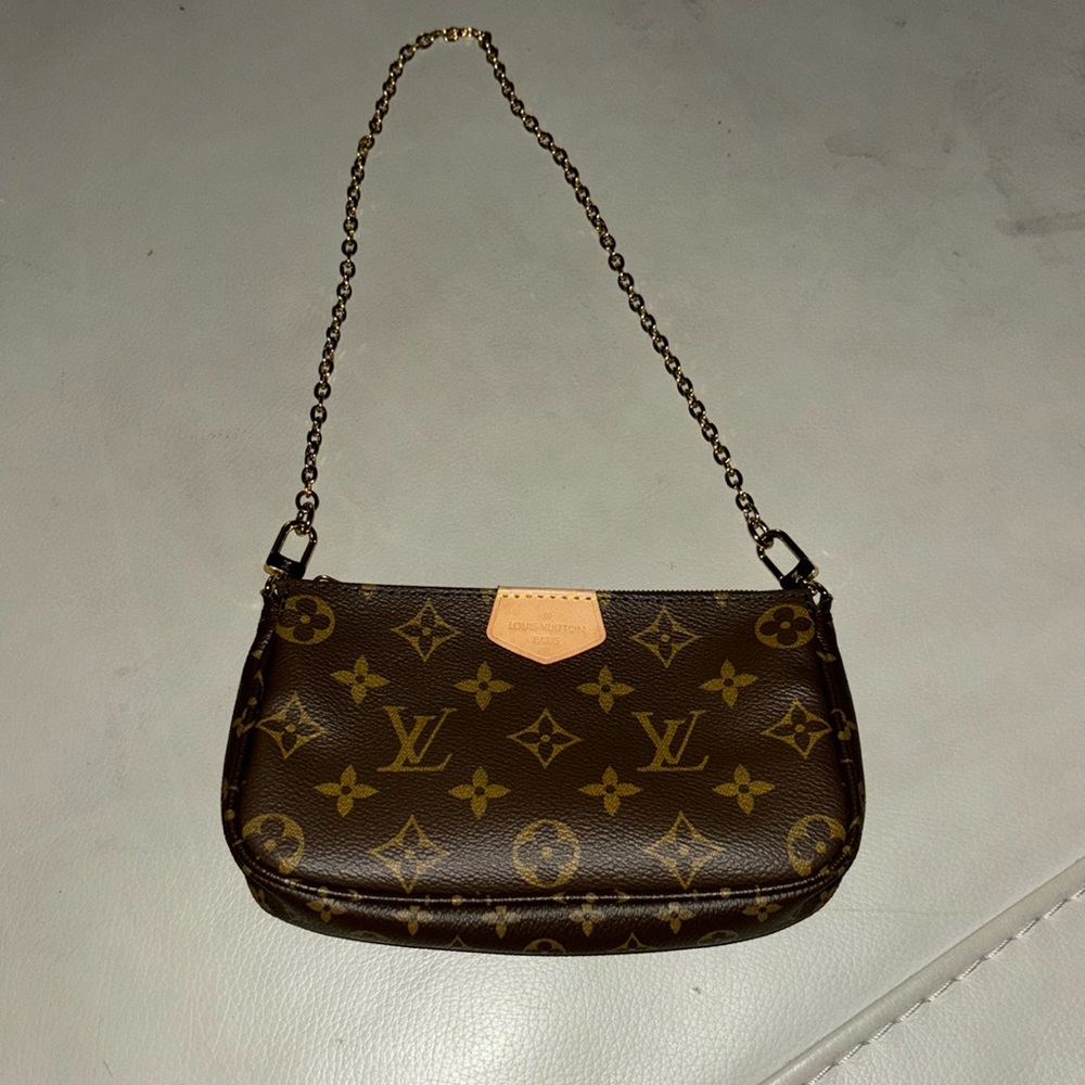 Half of multi pochette accessory LV. New condition. Hardly used.